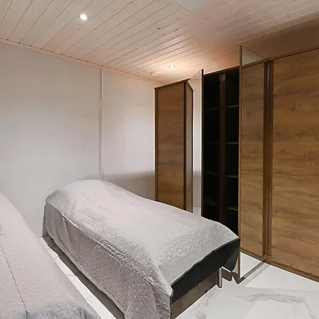 Northern Highlight Next To Reindeer Farm, Outdoor Hot Tub With Fee, Skiroom Included *